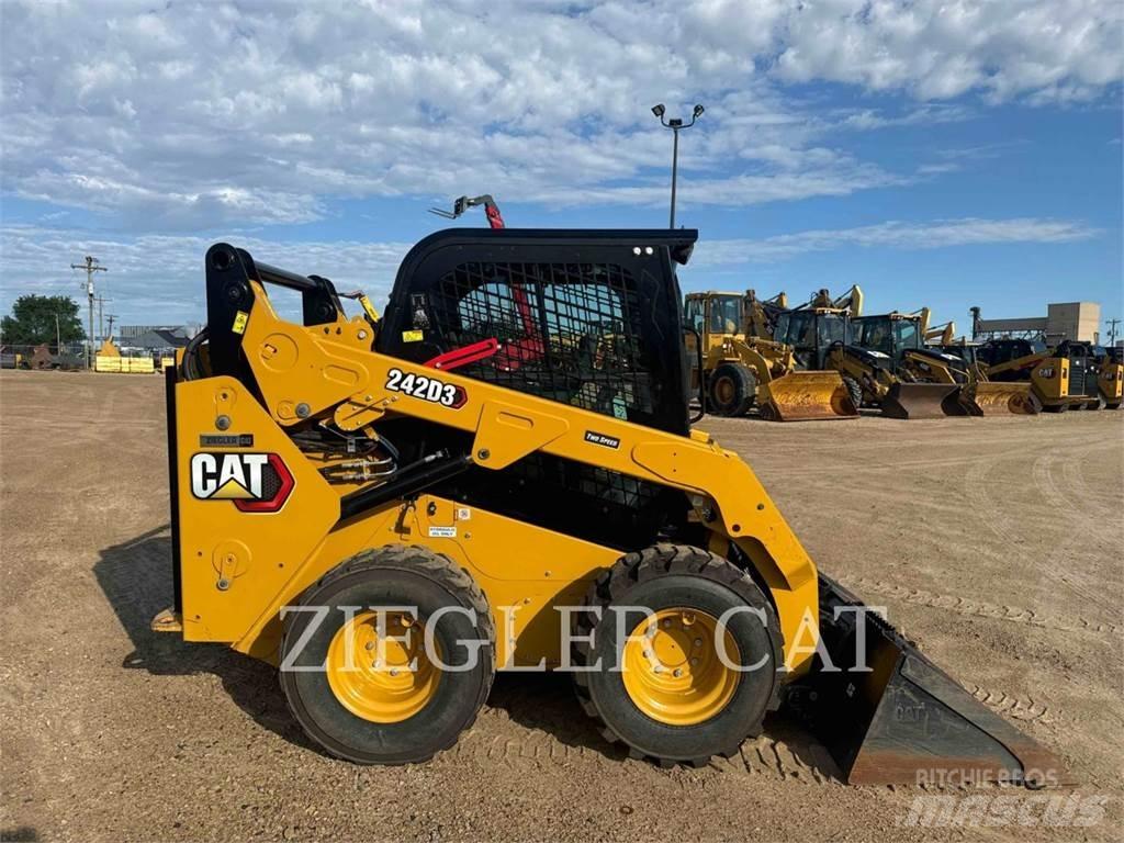 CAT 242D3 Мини-погрузчики