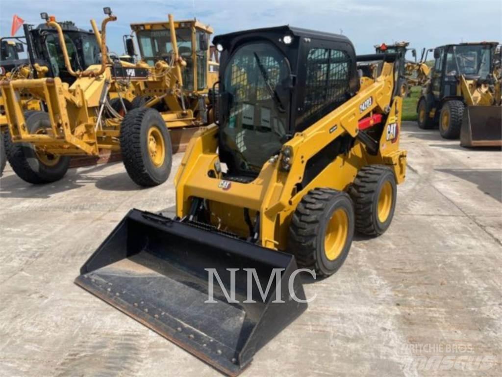CAT 242D3 Мини-погрузчики