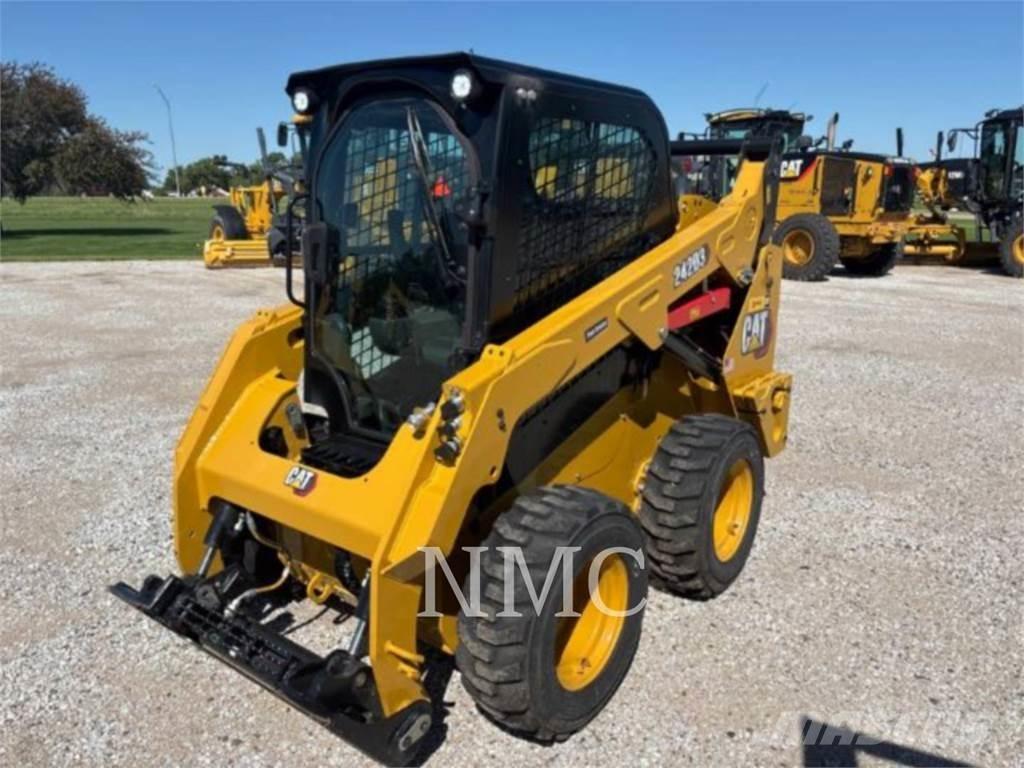 CAT 242D3 Мини-погрузчики