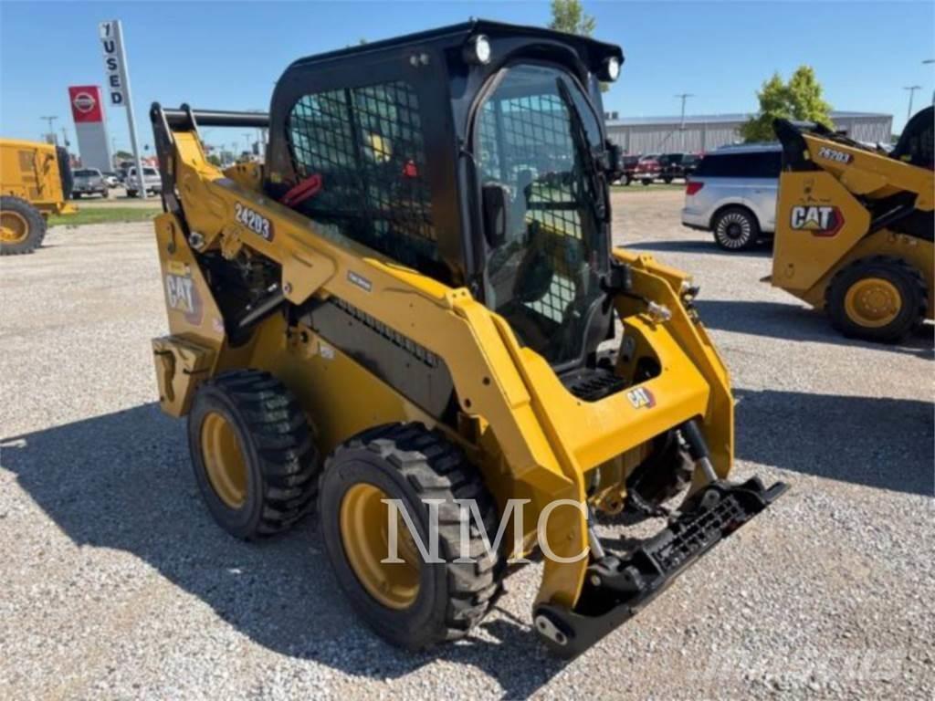 CAT 242D3 Мини-погрузчики