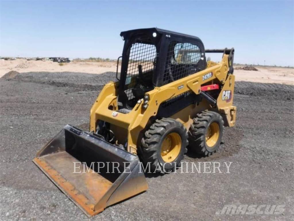 CAT 242D3 Мини-погрузчики