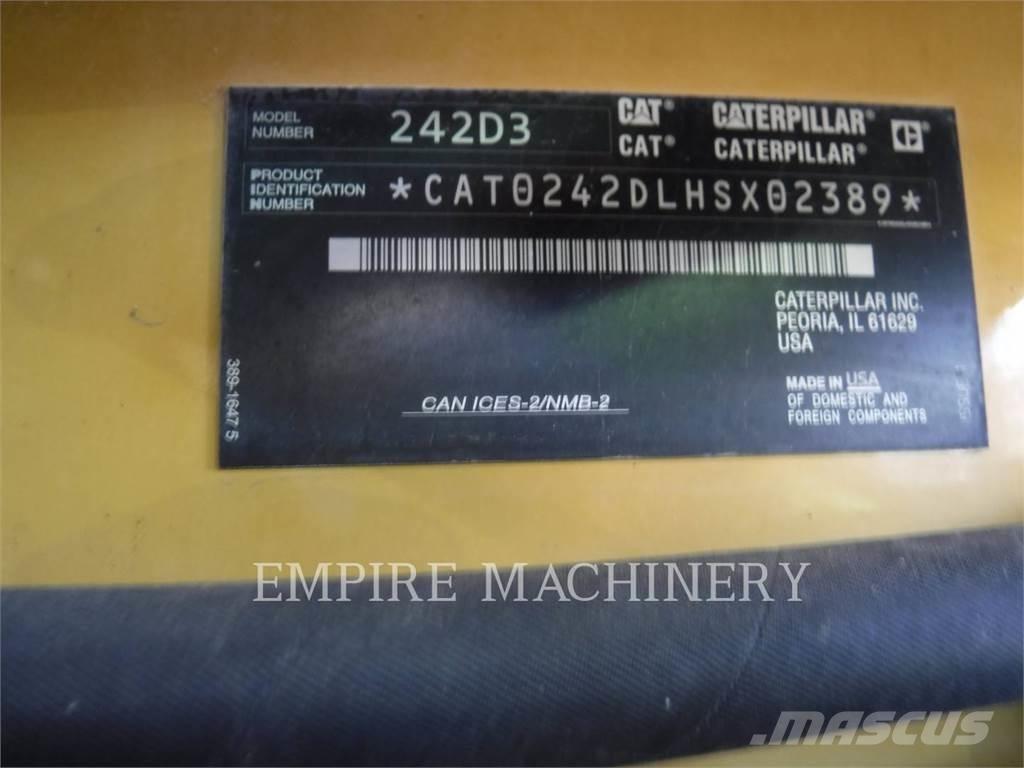 CAT 242D3 Мини-погрузчики
