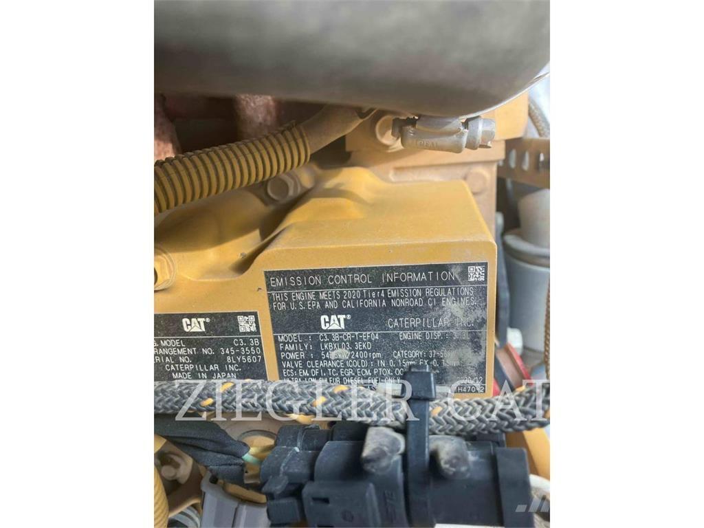 CAT 242D3 Мини-погрузчики