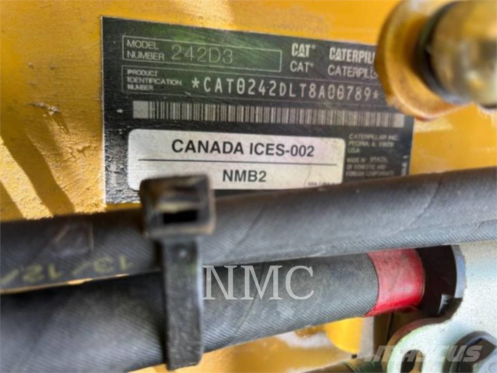CAT 242D3 Мини-погрузчики