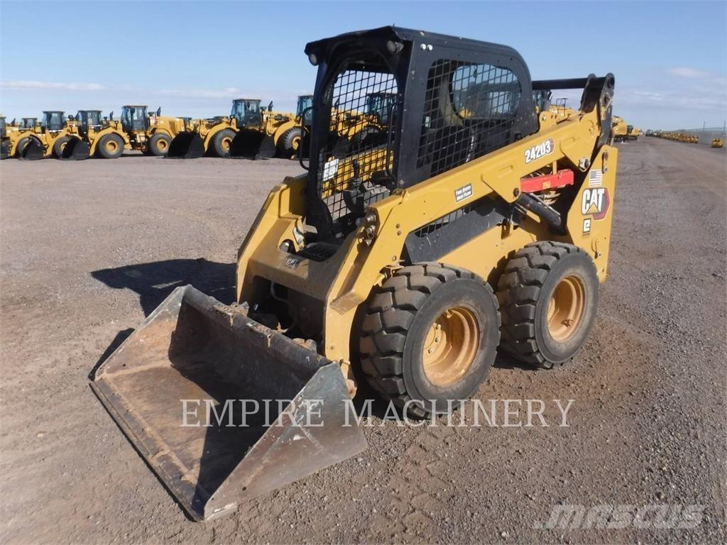 CAT 242D3 Мини-погрузчики