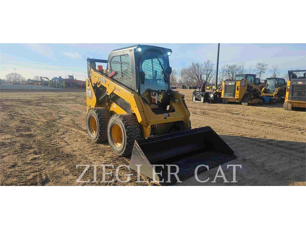 CAT 242D3 Мини-погрузчики