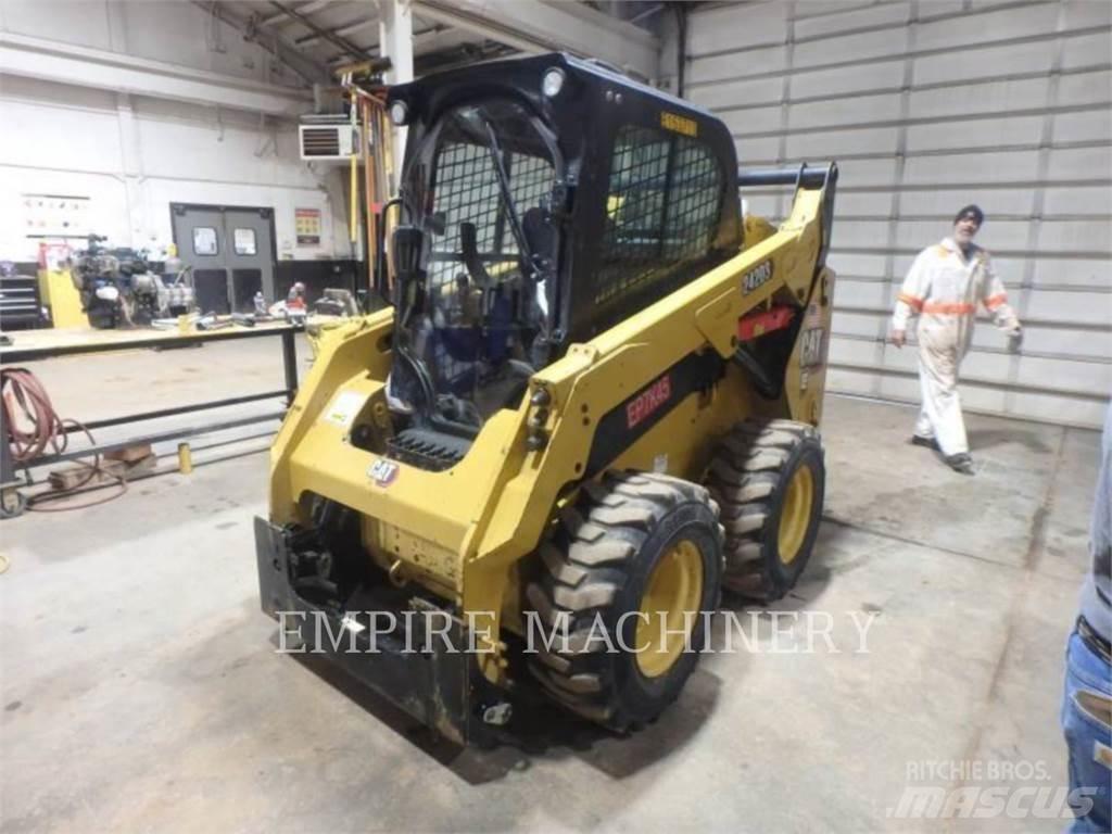CAT 242D3 CA Мини-погрузчики