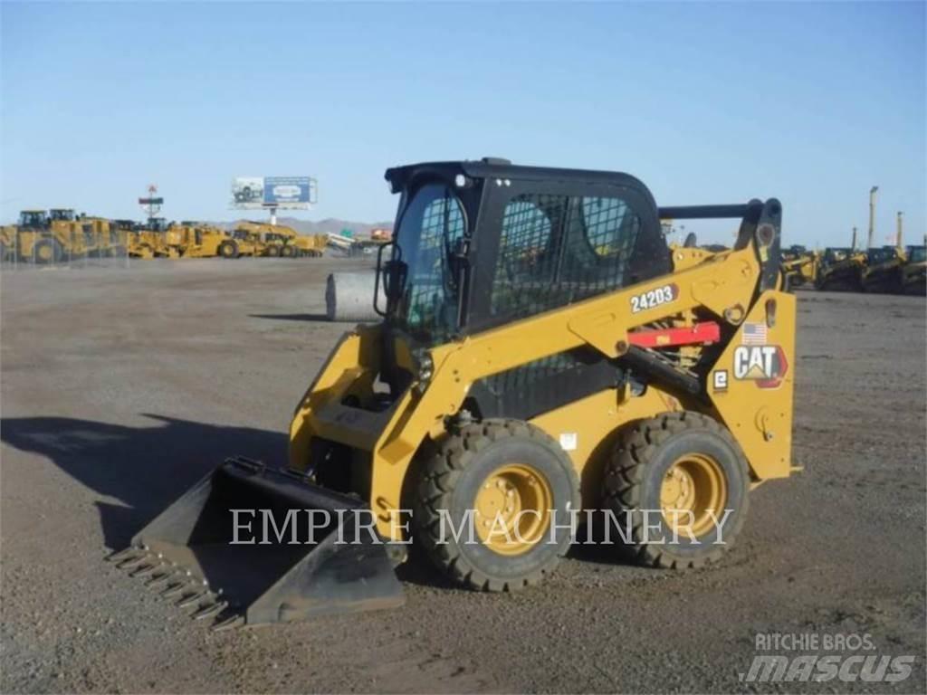 CAT 242D3 CA Мини-погрузчики
