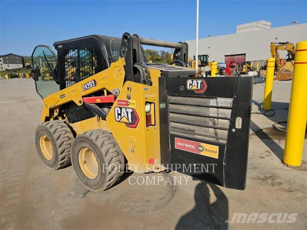 CAT 242D3STD2C Мини-погрузчики