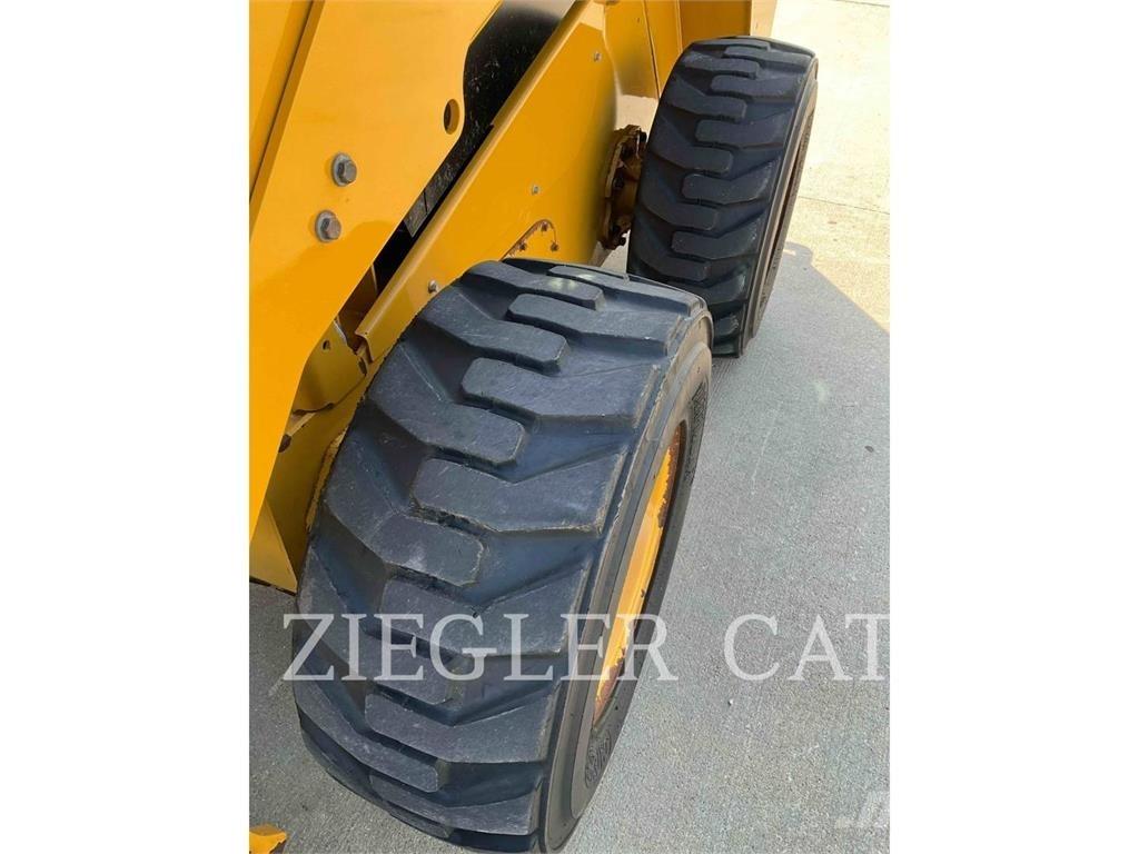 CAT 246D Мини-погрузчики