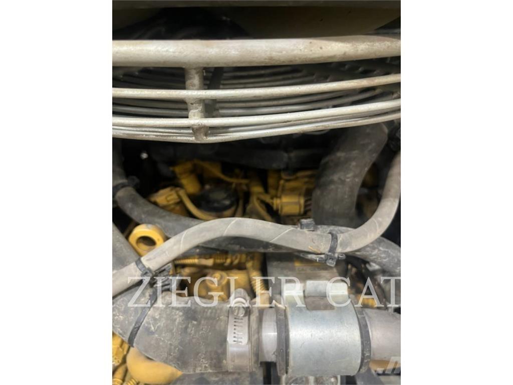 CAT 249D3 Гусеничные фронтальные погрузчики