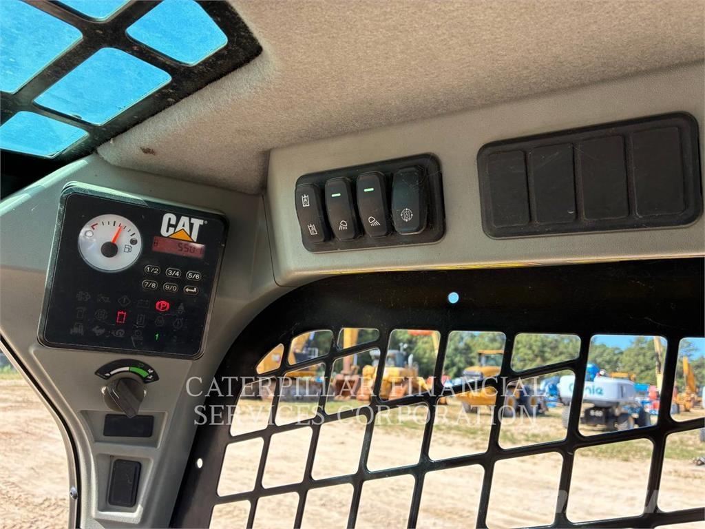 CAT 249D3 Гусеничные фронтальные погрузчики