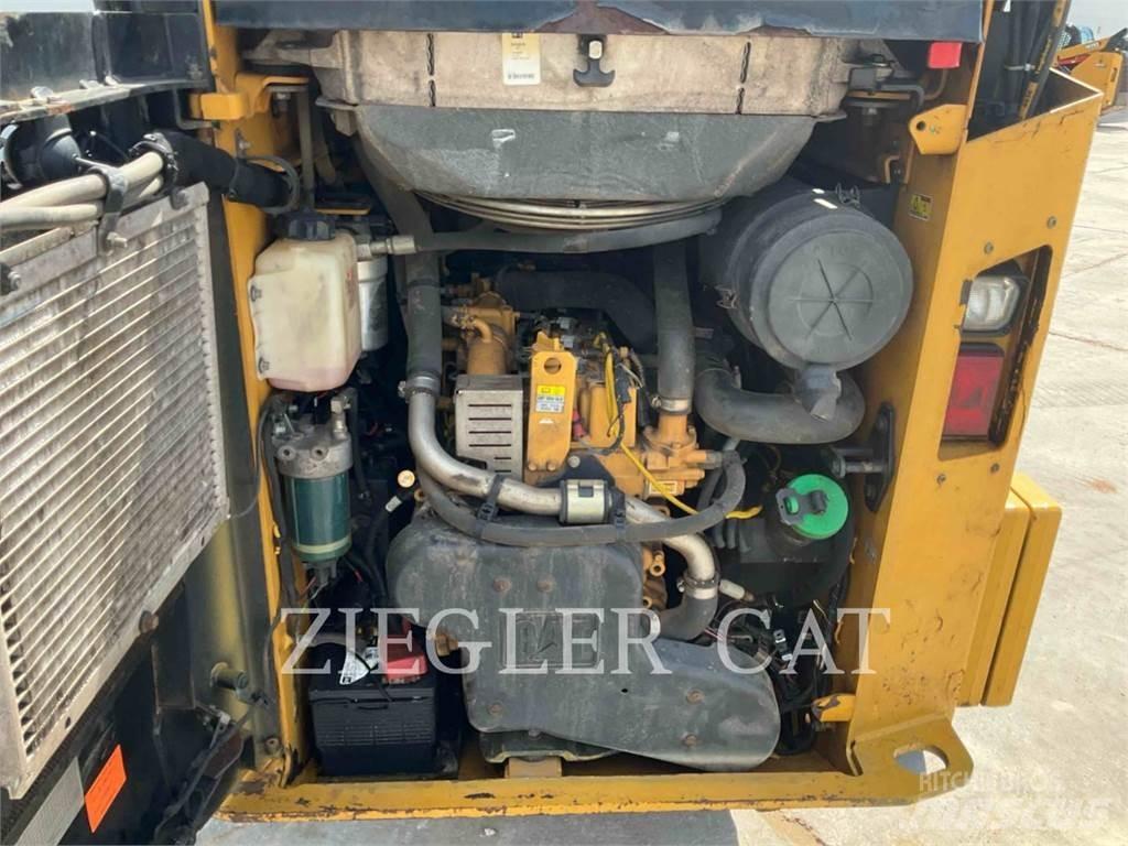 CAT 257D Гусеничные фронтальные погрузчики