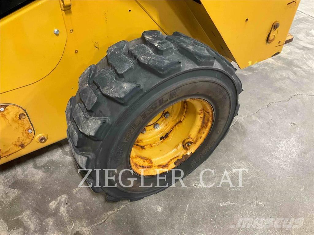 CAT 262D3 Мини-погрузчики
