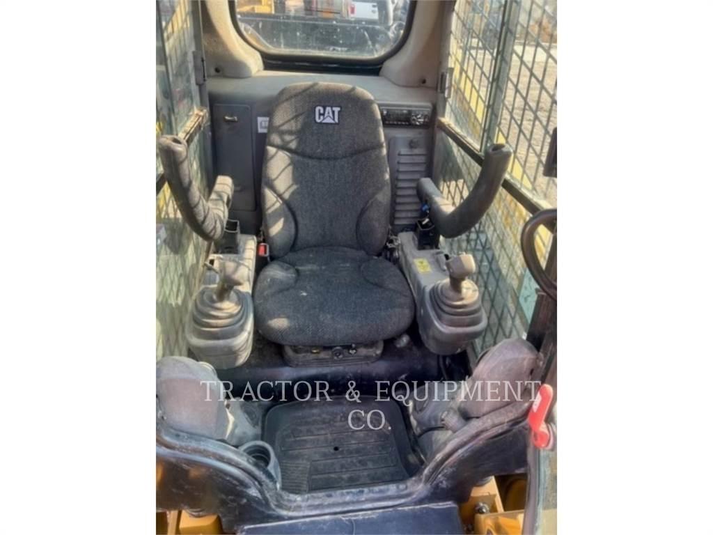 CAT 272D2 Мини-погрузчики