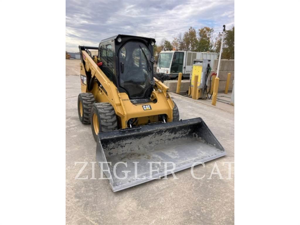 CAT 272D2 Мини-погрузчики