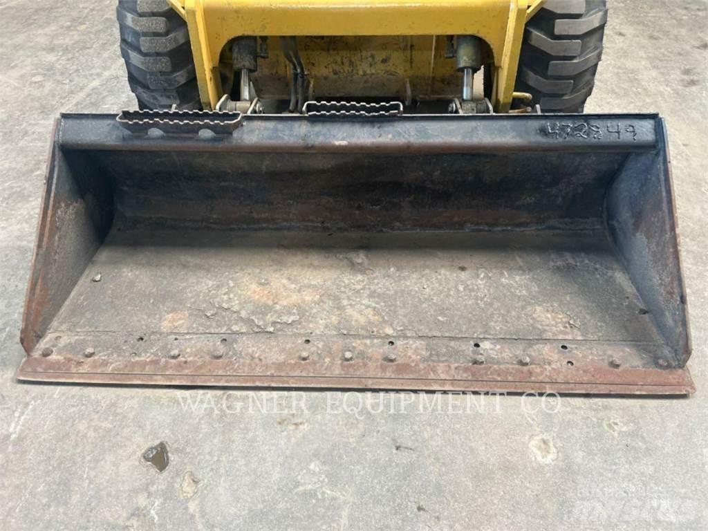 CAT 272D2 Мини-погрузчики