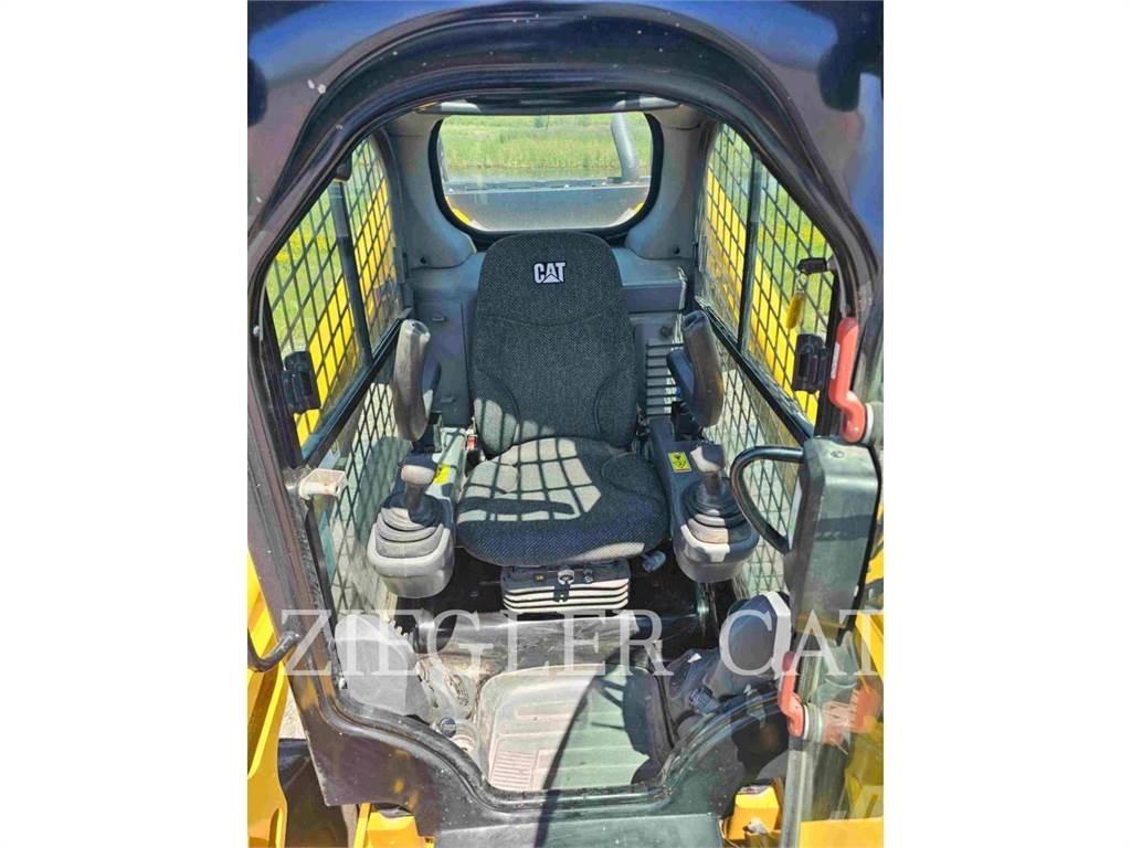 CAT 272D2 Мини-погрузчики