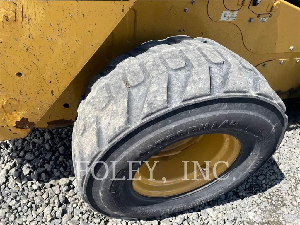 CAT 272D2XHP Мини-погрузчики