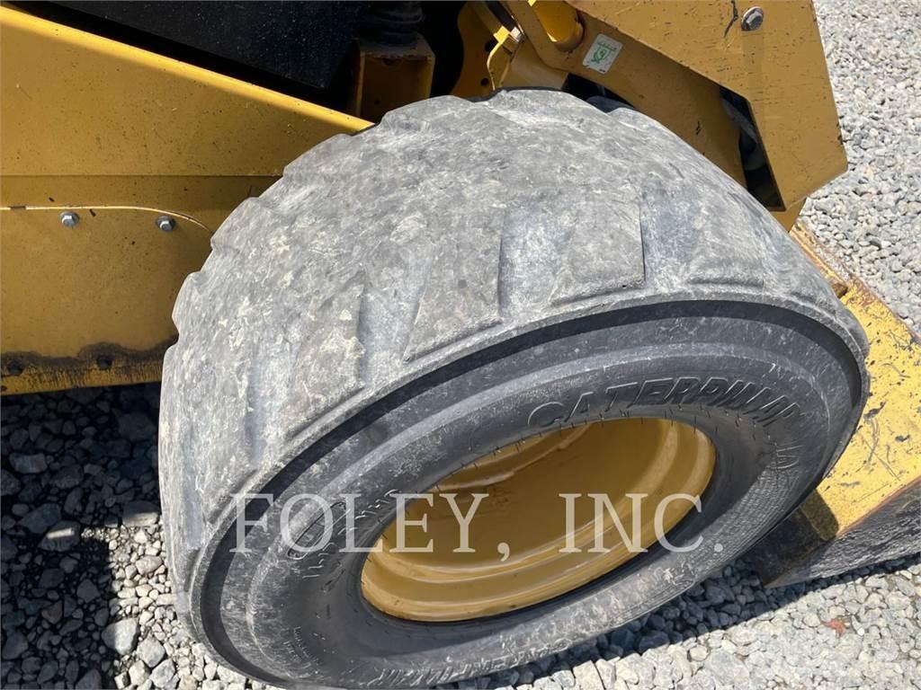 CAT 272D2XHP Мини-погрузчики