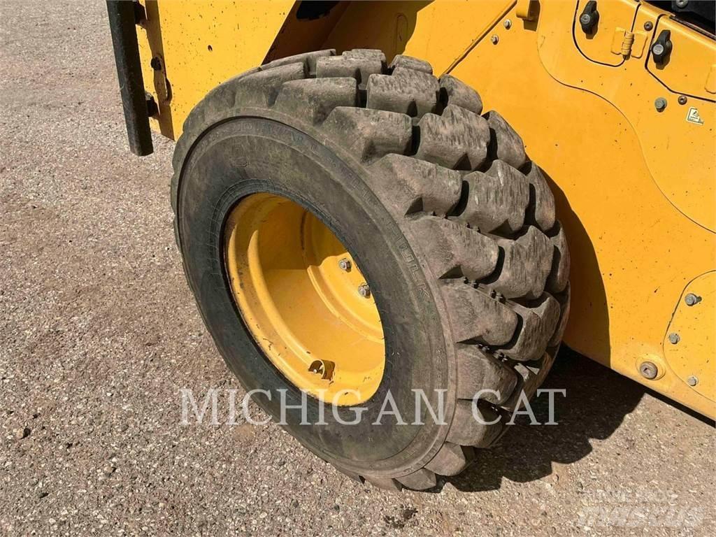 CAT 272D2XHP AQ Мини-погрузчики