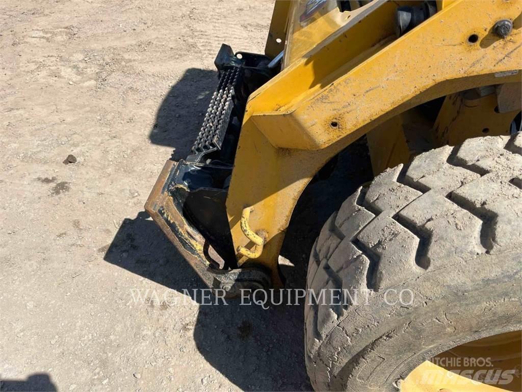 CAT 272D3 Мини-погрузчики