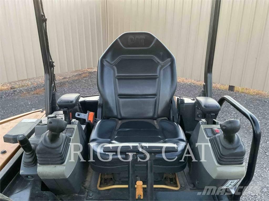 CAT 302.7 Гусеничные экскаваторы