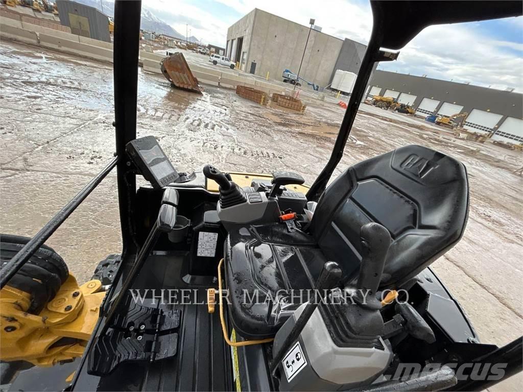 CAT 302.7 C1TH Гусеничные экскаваторы