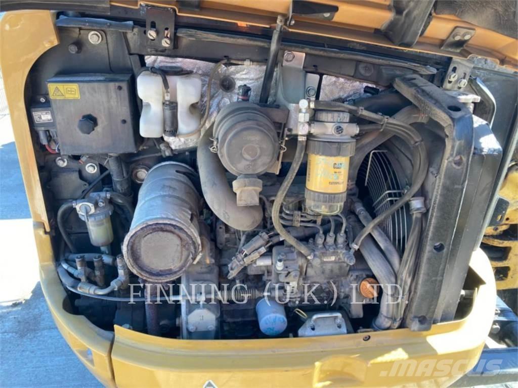 CAT 302.7D CAB Гусеничные экскаваторы