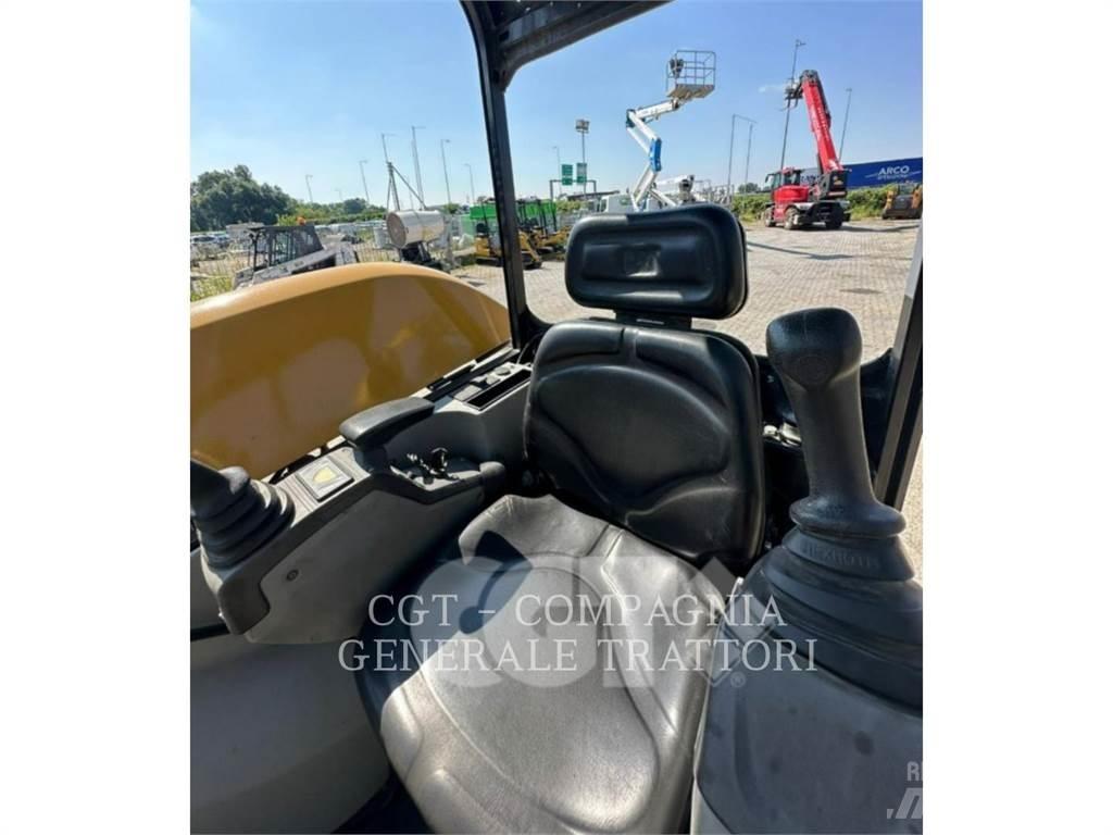 CAT 302.7DCR Гусеничные экскаваторы