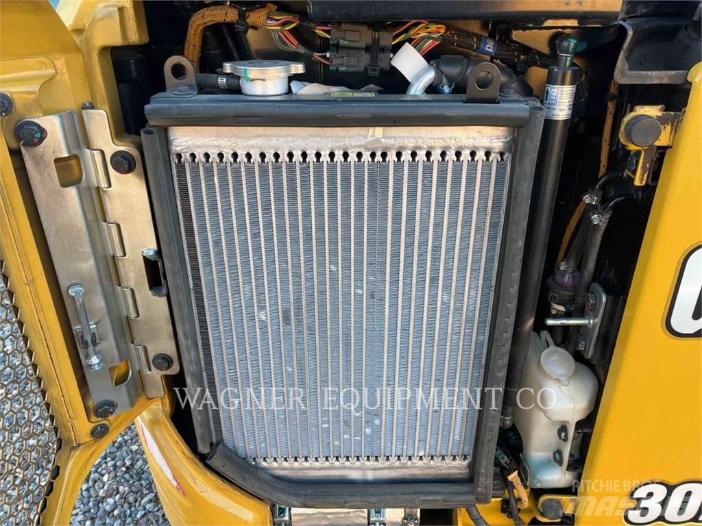 CAT 302 CR THB Гусеничные экскаваторы