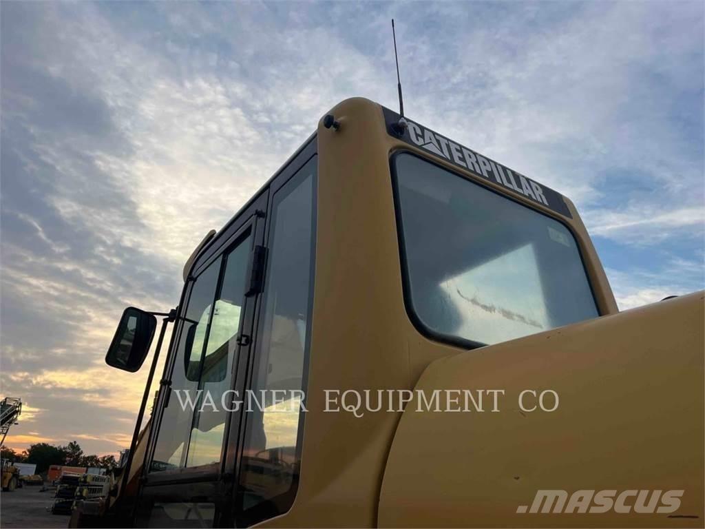 CAT 320CL Гусеничные экскаваторы