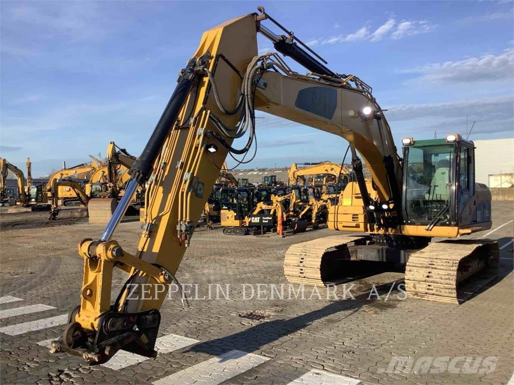 CAT 323DL Гусеничные экскаваторы