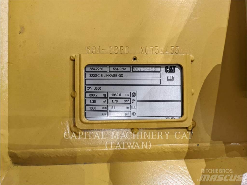 CAT 323GC Ковши