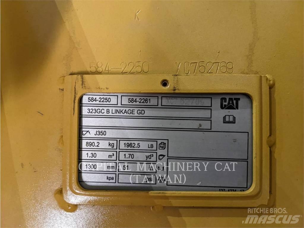CAT 323GC Ковши