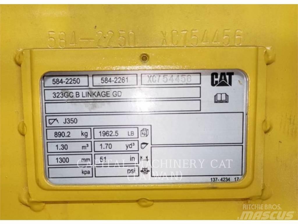 CAT 323GC Ковши