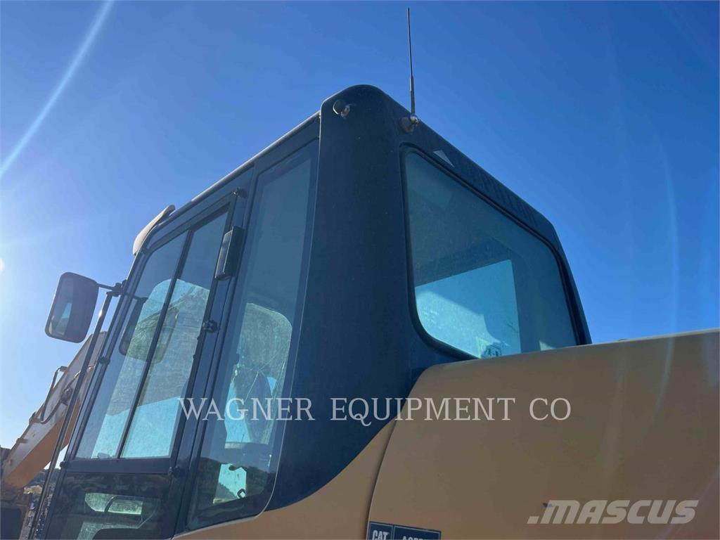 CAT 325DL Гусеничные экскаваторы