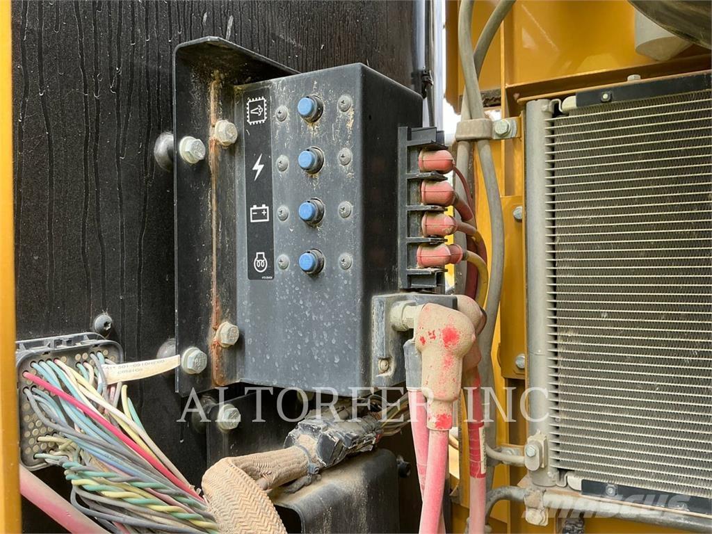 CAT 326FL Гусеничные экскаваторы