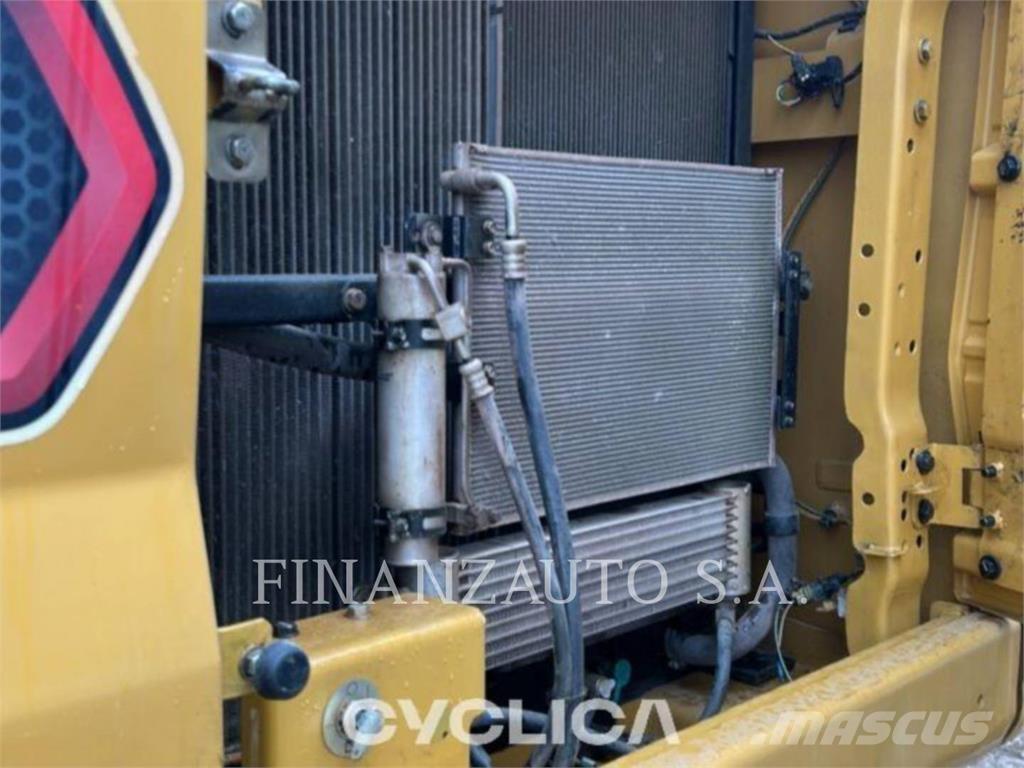 CAT 330GC Гусеничные экскаваторы