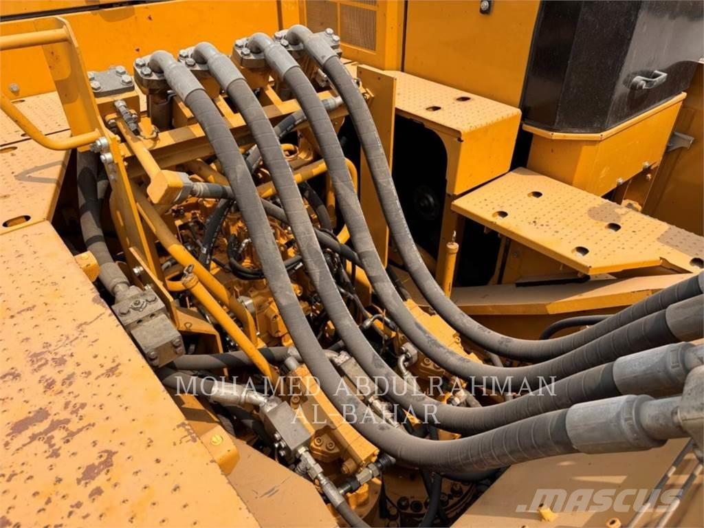 CAT 374 Гусеничные экскаваторы