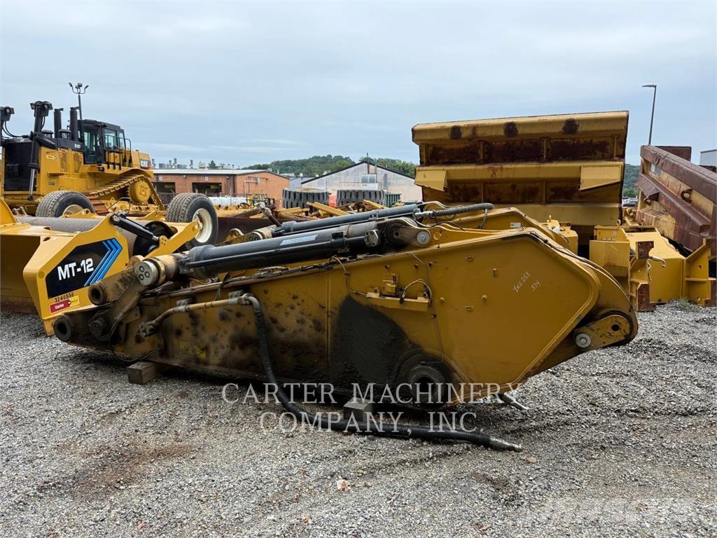 CAT 374 Гусеничные экскаваторы