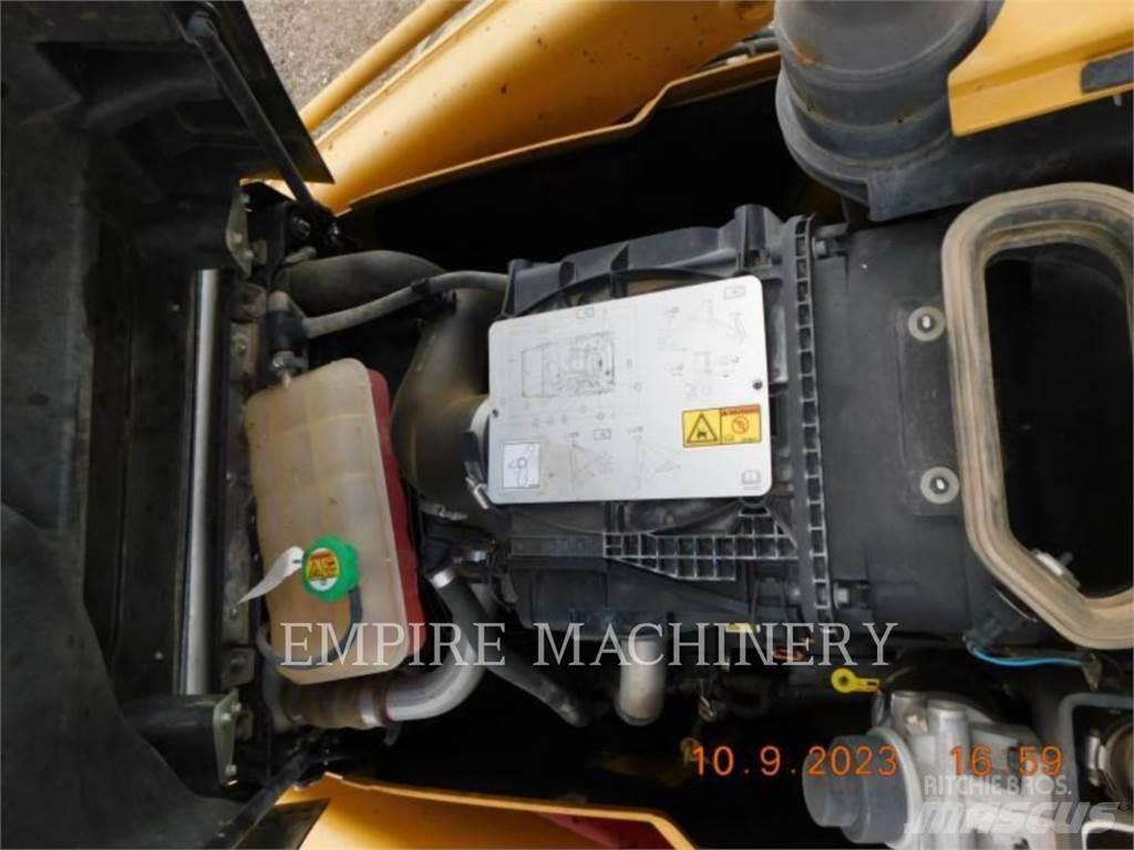 CAT 415F2 4EOP Экскаваторы-погрузчики