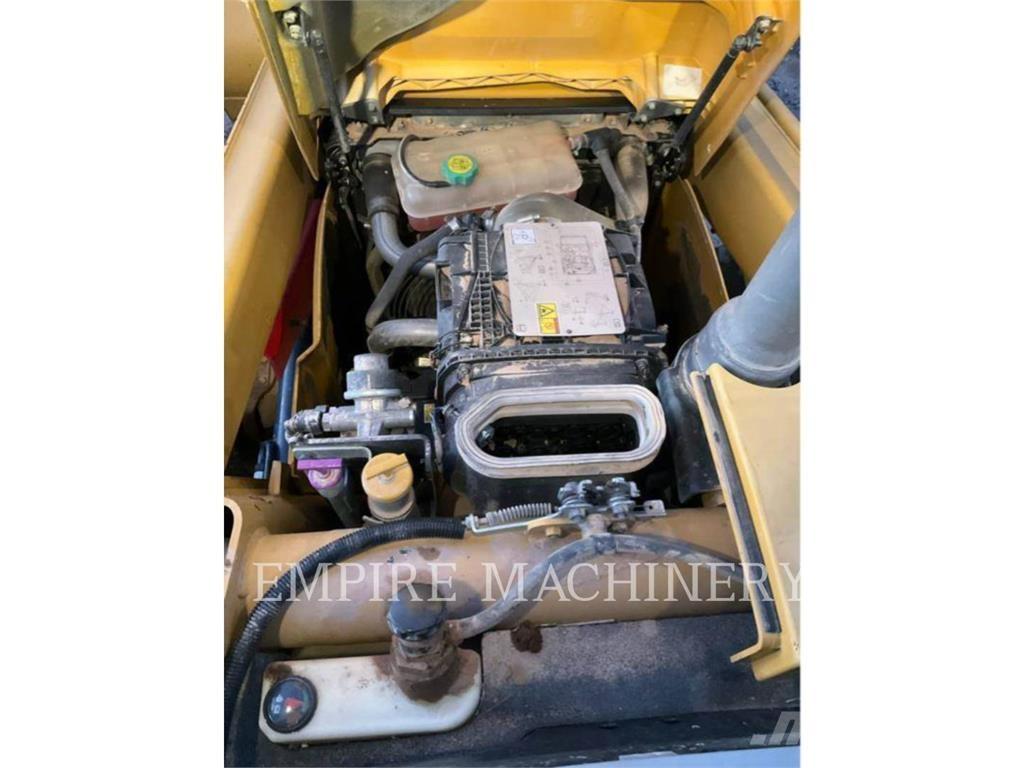 CAT 415F2 IL Фронтальные погрузчики