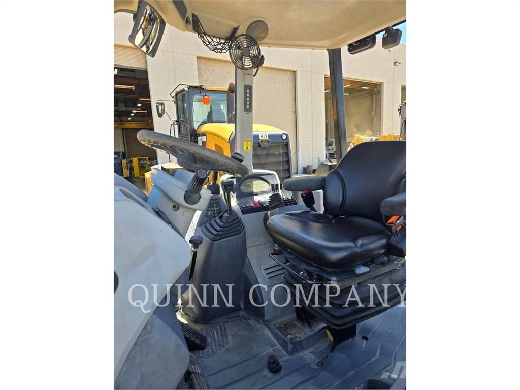 CAT 415F2 IL Экскаваторы-погрузчики
