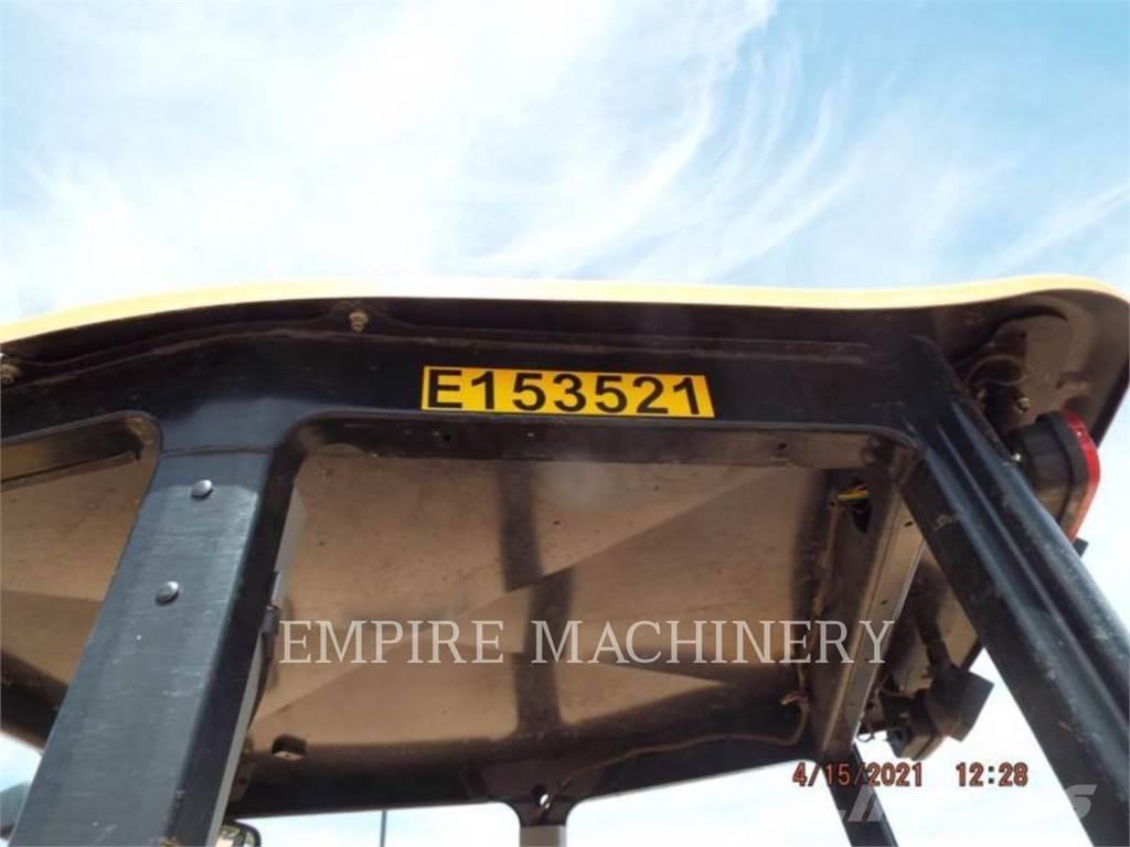 CAT 415F2 IL Фронтальные погрузчики