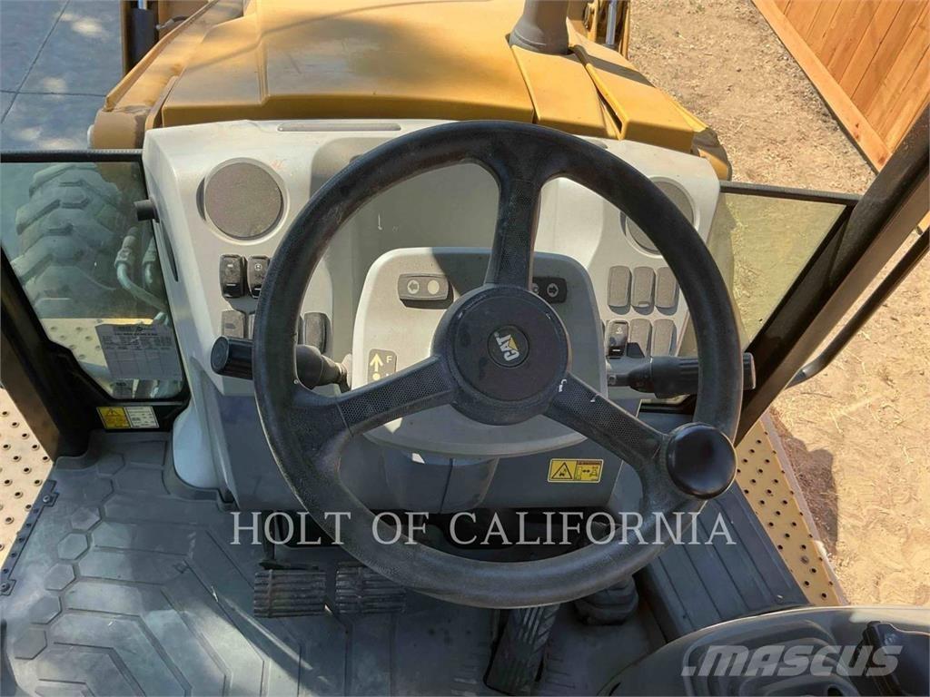 CAT 415F2IL Фронтальные погрузчики