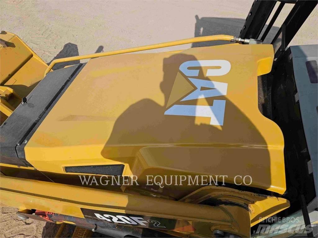 CAT 420F2 4WDS Экскаваторы-погрузчики