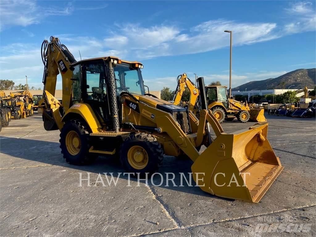 CAT 440 Экскаваторы-погрузчики