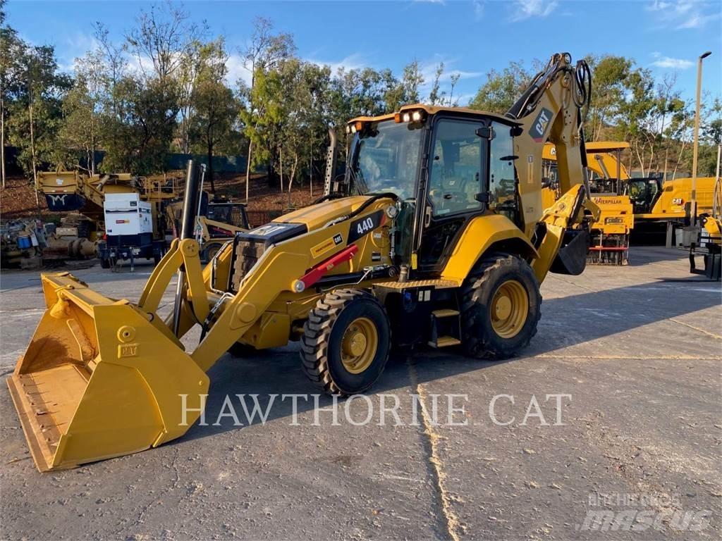 CAT 440 Экскаваторы-погрузчики