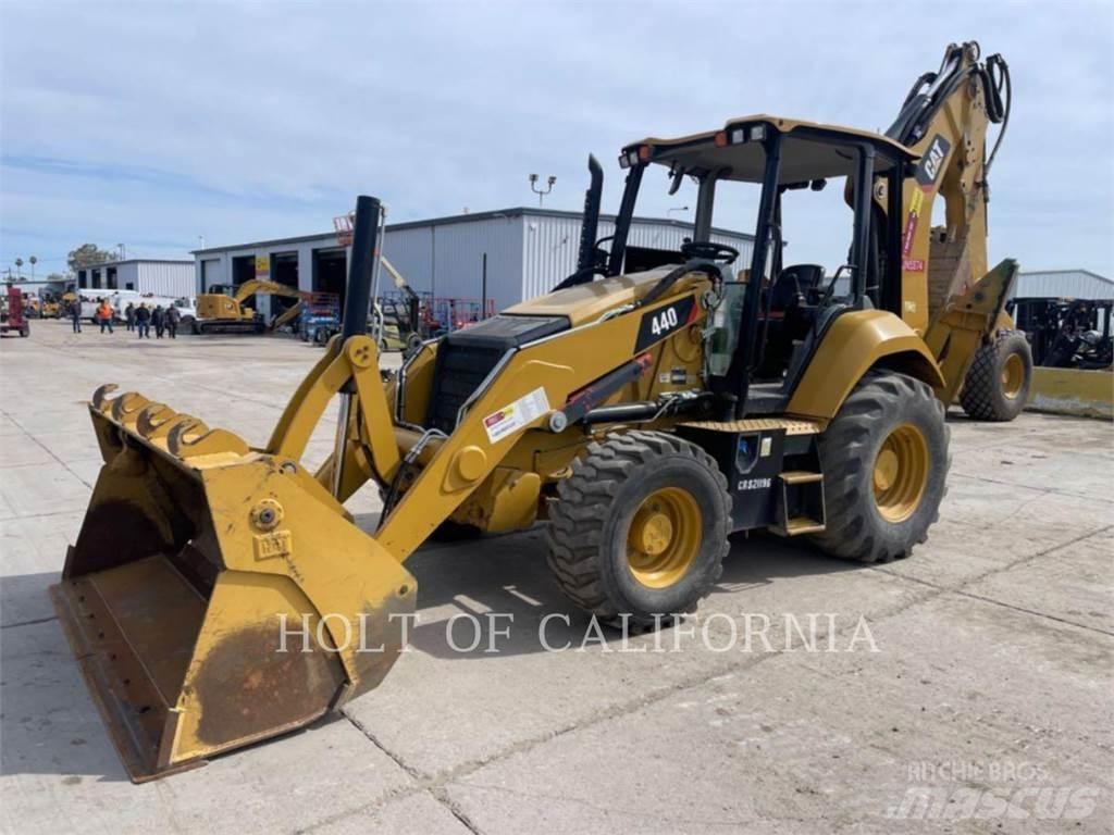 CAT 440 Экскаваторы-погрузчики